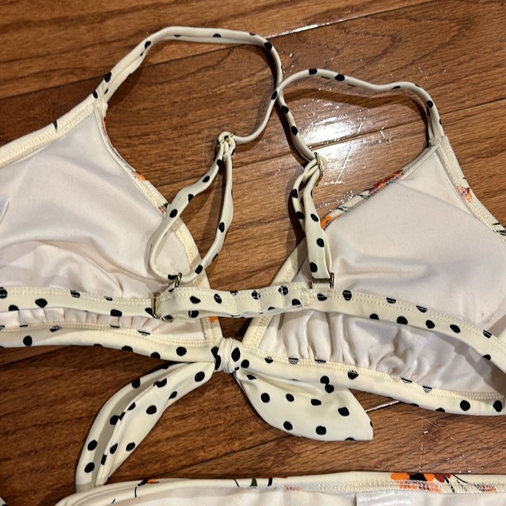 Bikini - Picture 5 of 6